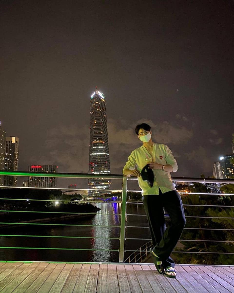 knitwear ala Cha Eun Woo ASTRO (instagram.com/eunwo.o_c)