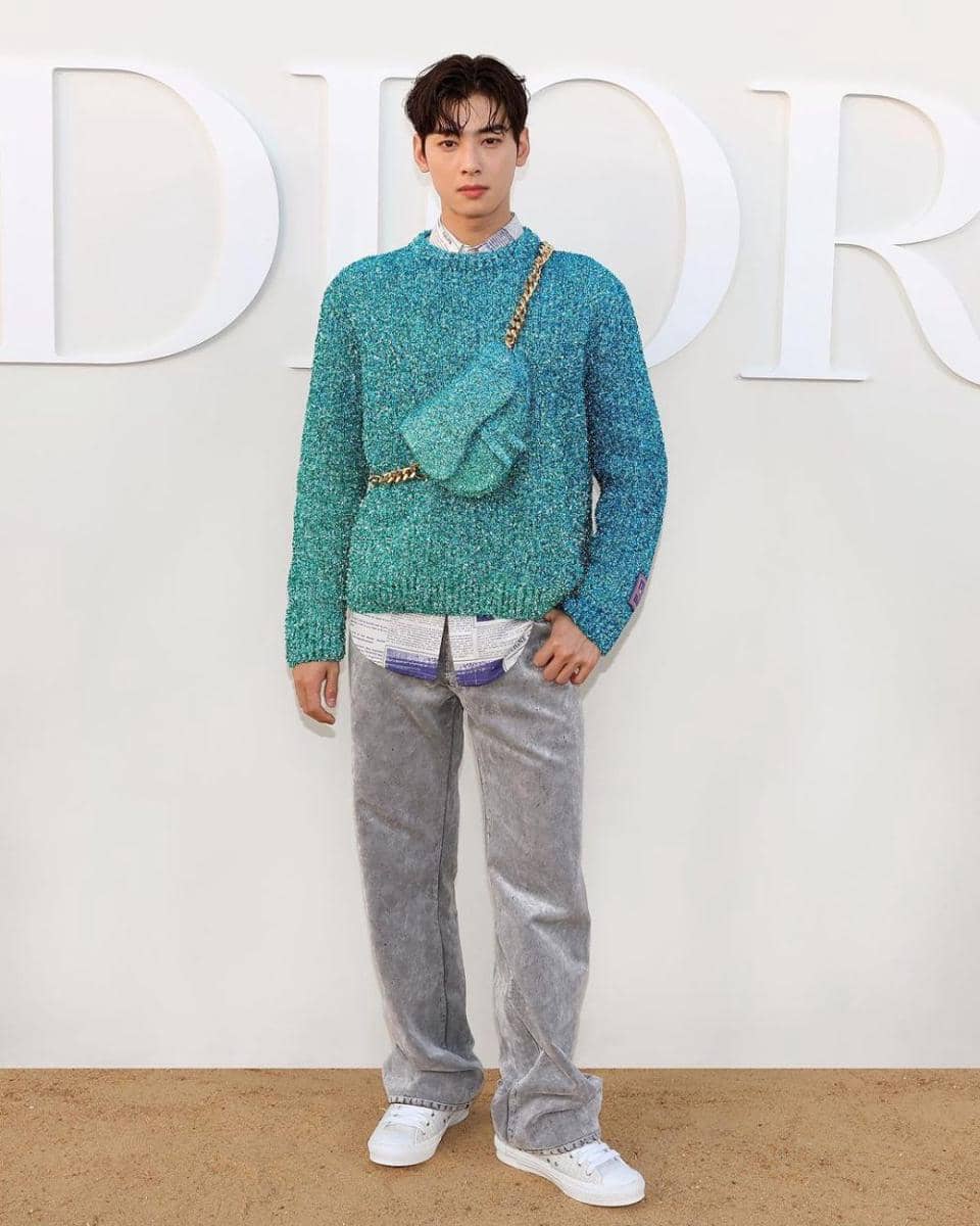knitwear ala Cha Eun Woo ASTRO (instagram.com/eunwo.o_c)