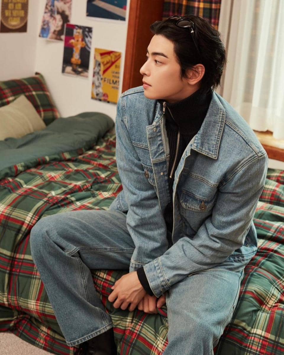 knitwear ala Cha Eun Woo ASTRO (instagram.com/eunwo.o_c)
