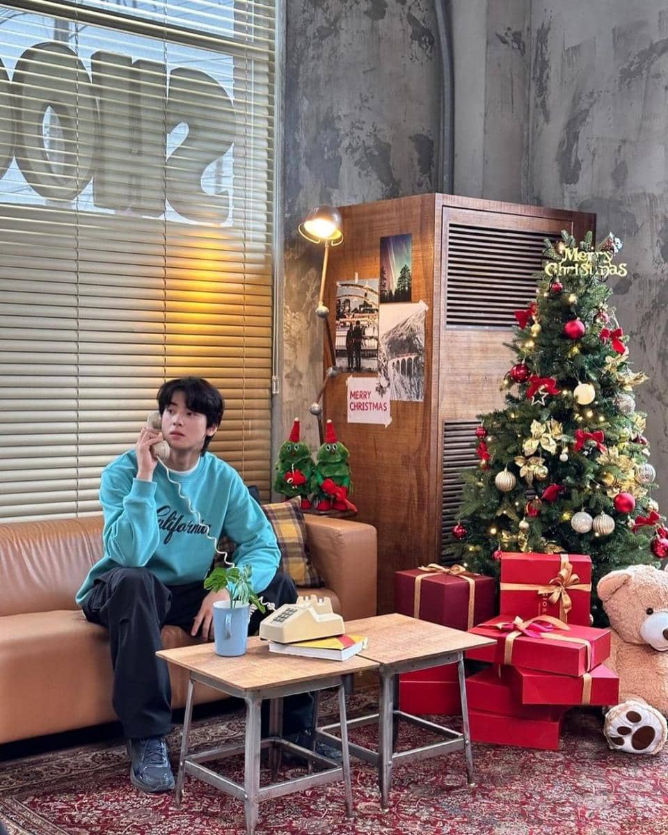 knitwear ala Cha Eun Woo ASTRO (instagram.com/eunwo.o_c)