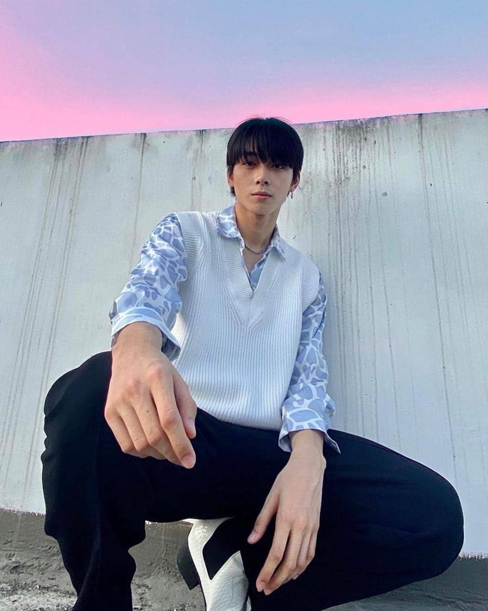 potret layering outfit ala Gelo Rivera, leader boy group BGYO (instagram.com/bgyo_gelo)