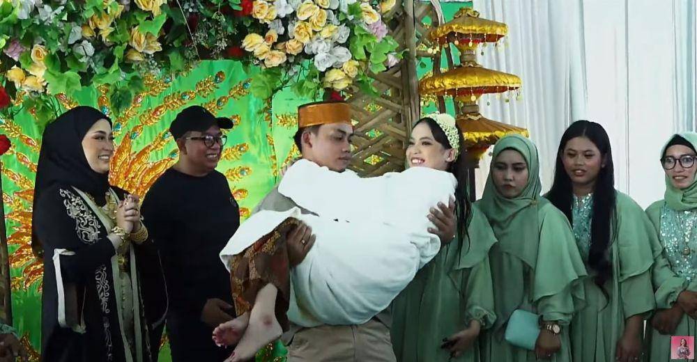 pengajian dan siraman Putri D'Academy (YouTube.com/Putri Isnari)