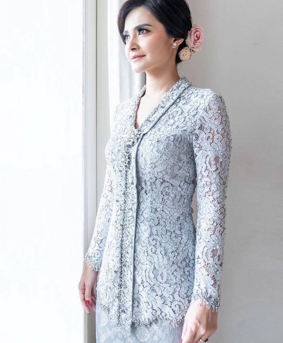 Kebaya Payet Kartini (instagram.com/cuttaryofficial)