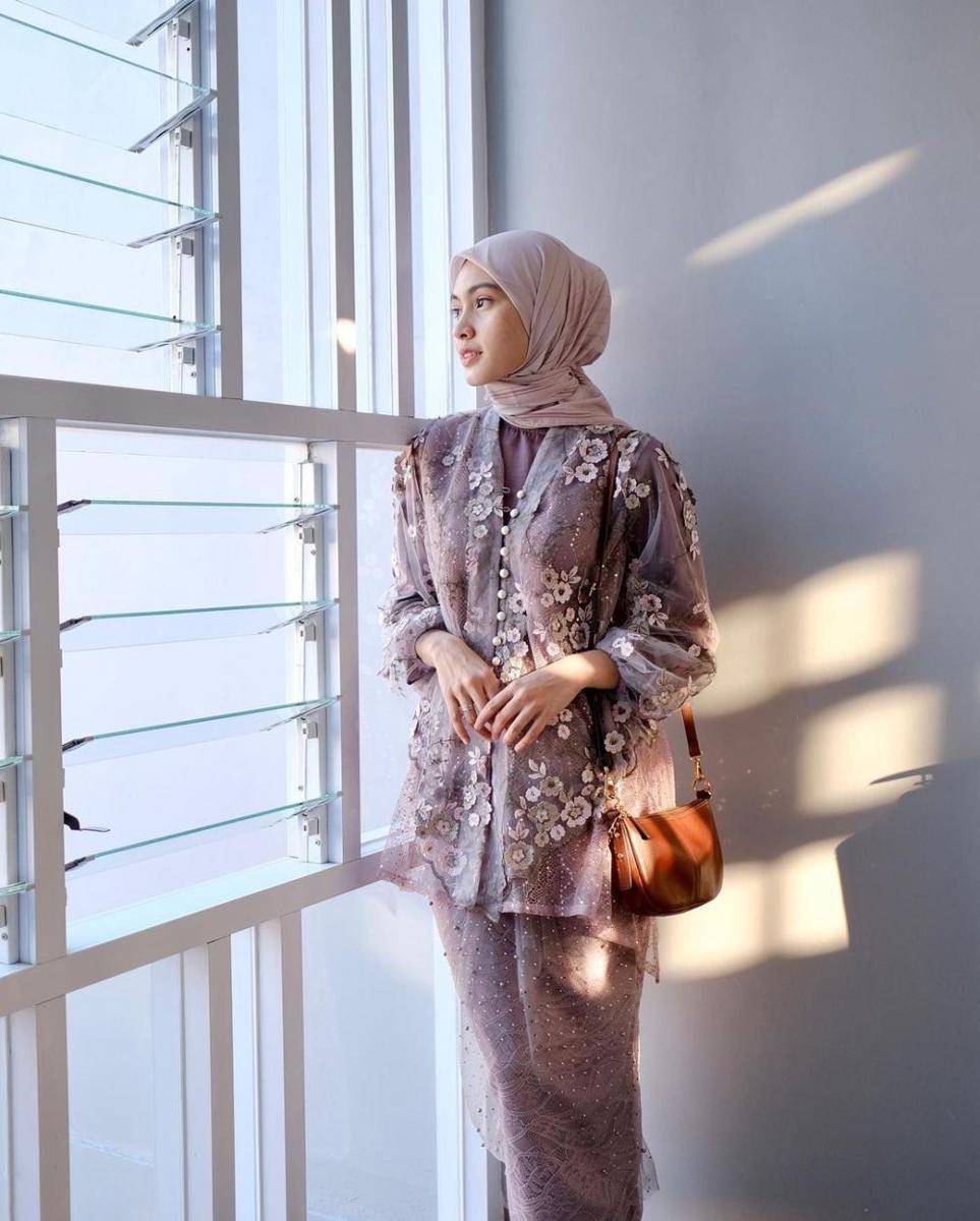 Kebaya Payet Kartini (instagram.com/alifiaadelia)