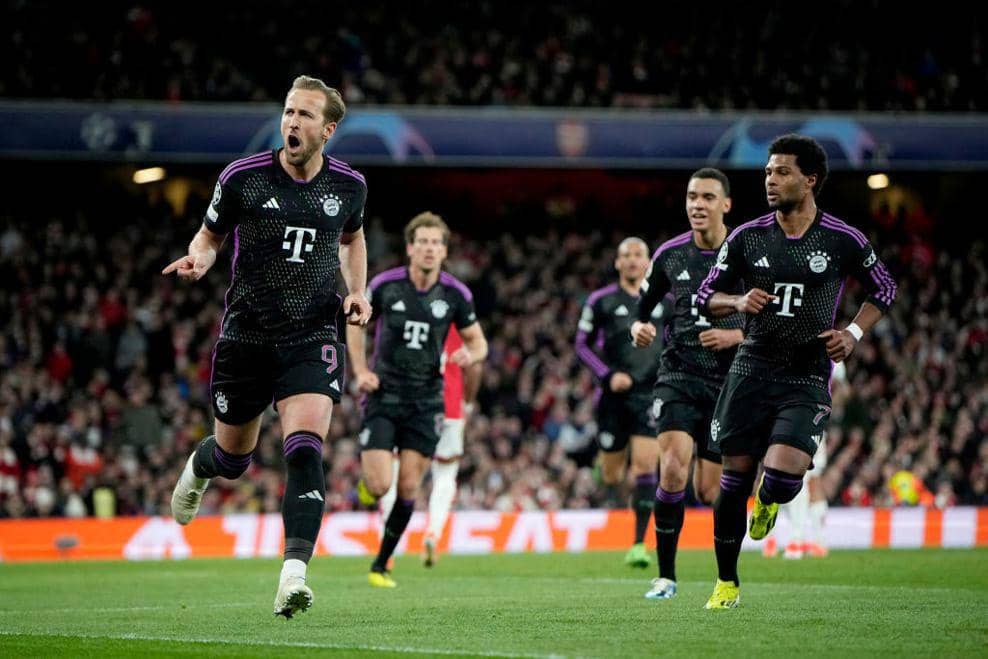 Para pemain Bayern Munich merayakan gol ke gawang Arsenal pada leg pertama perempat final Liga Champions 2023/2024. (uefa.com)