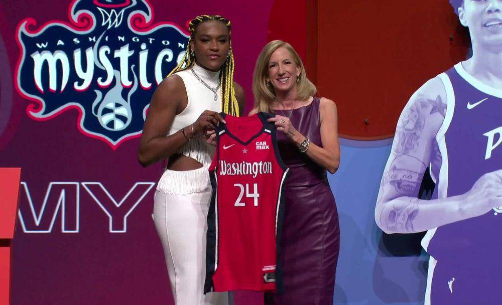 Aaliyah Edwards (twitter.com/BleacherReport)