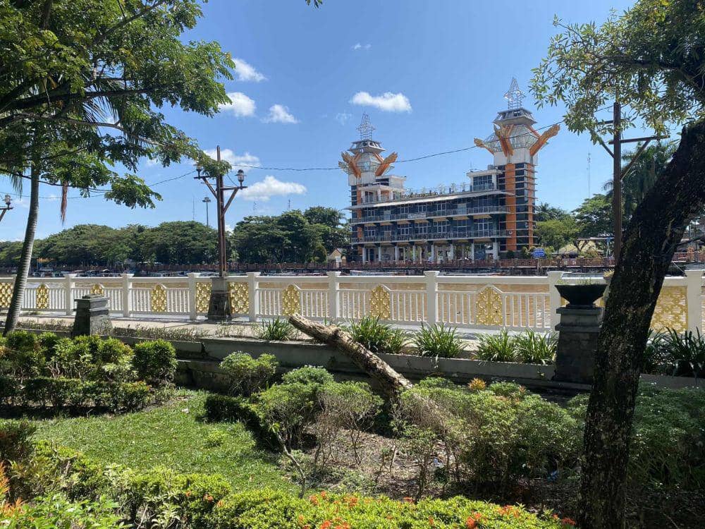 Menara pandang siring tendean di Banjarmasin.