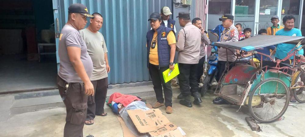 Lansia di Palembang Meninggal Mendadak Saat Mengayuh Becak