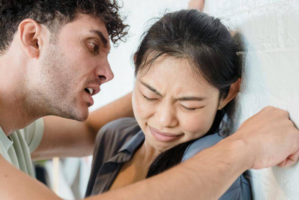 ilustrasi perilaku abusive (pexels.com/Timur Weber)