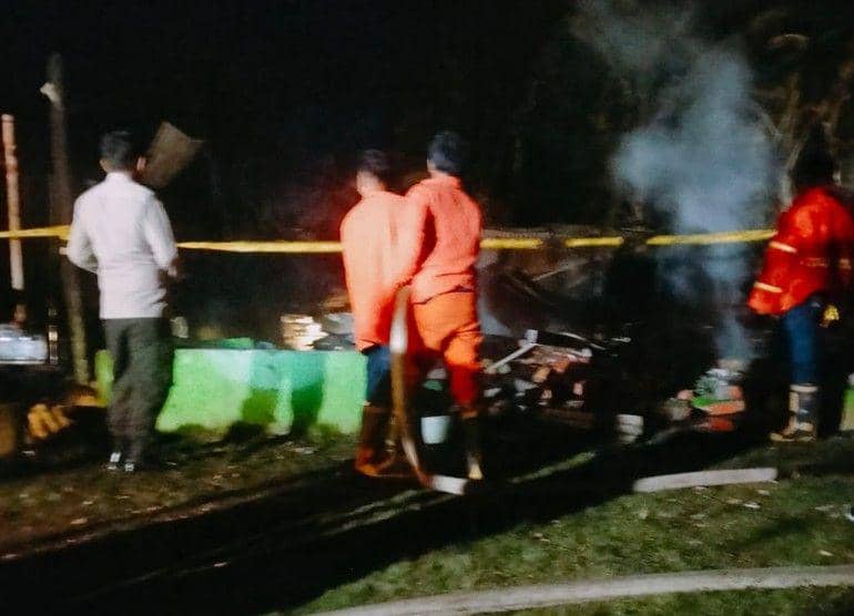 (Mobil pengangkut minyak ilegal terbakar di Desa Dawas Kecamatan Keluang Kabupaten Muba) IDN Times/istimewa