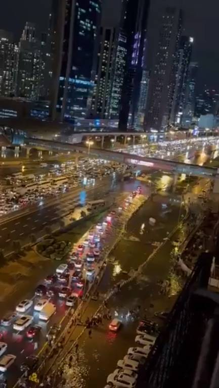 Hujab badai menyebabkan banjir di Dubai, Selasa (16/4/2024)