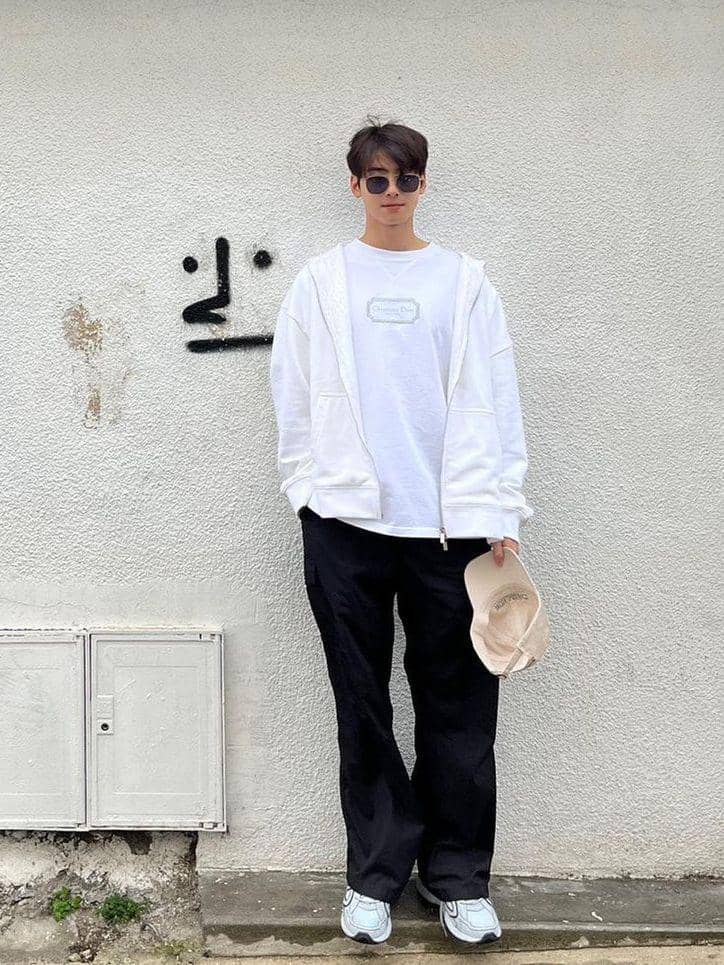 potret Cha Eun Woo (instagram.com/eunwo.o_c)