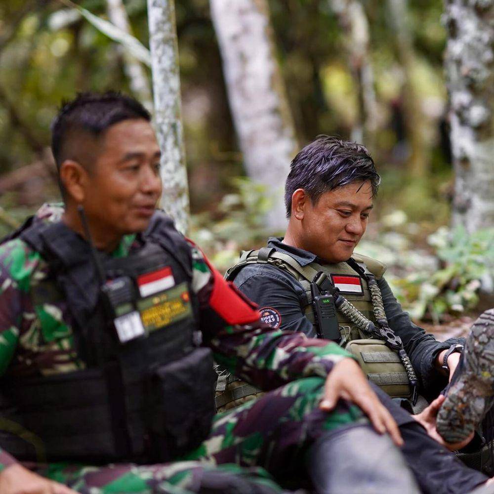 potret Bobon Santoso ikut patroli pengecekan patok batas negara RI-PNG (instagram.com/bobonsantoso)