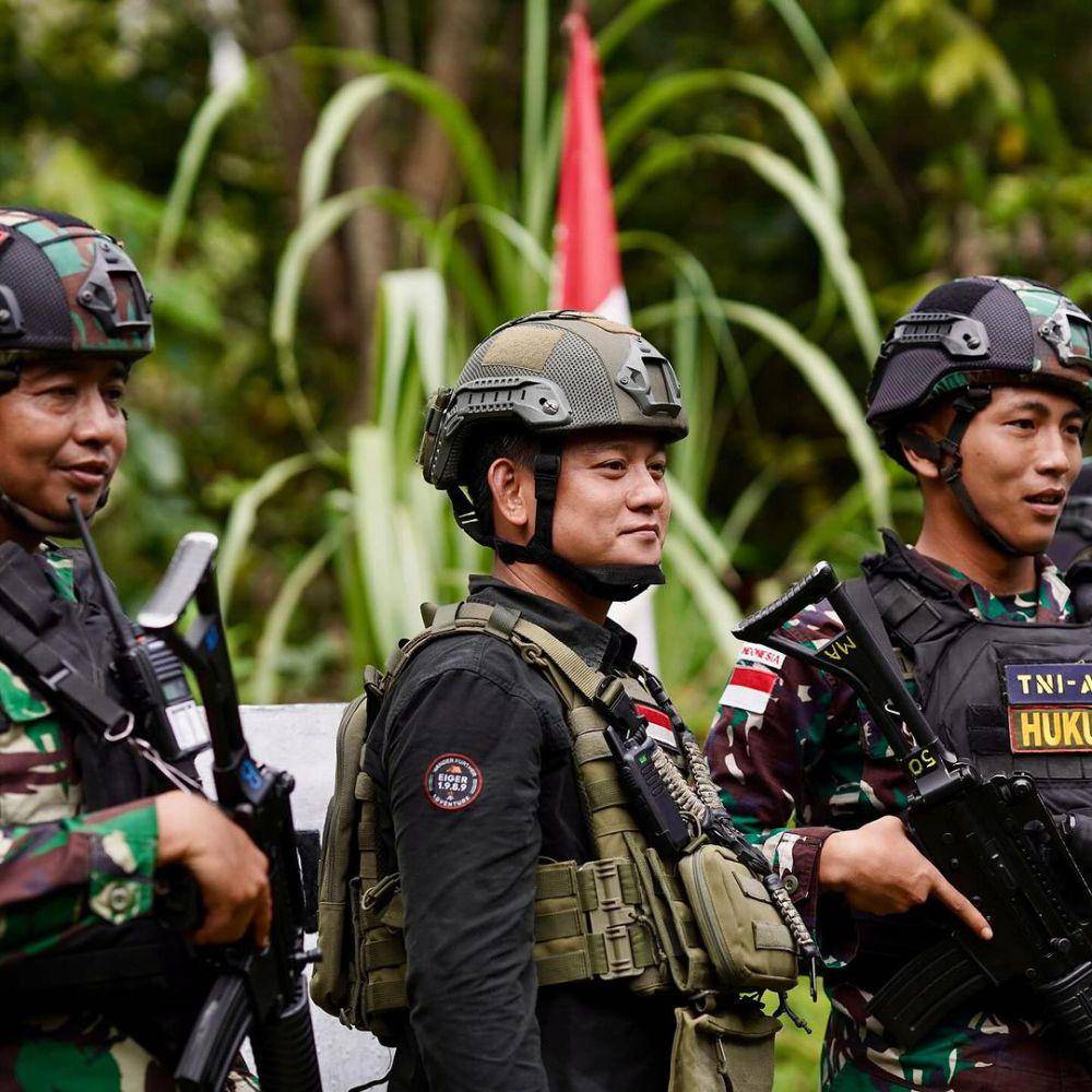 potret Bobon Santoso ikut patroli pengecekan patok batas negara RI-PNG (instagram.com/bobonsantoso)