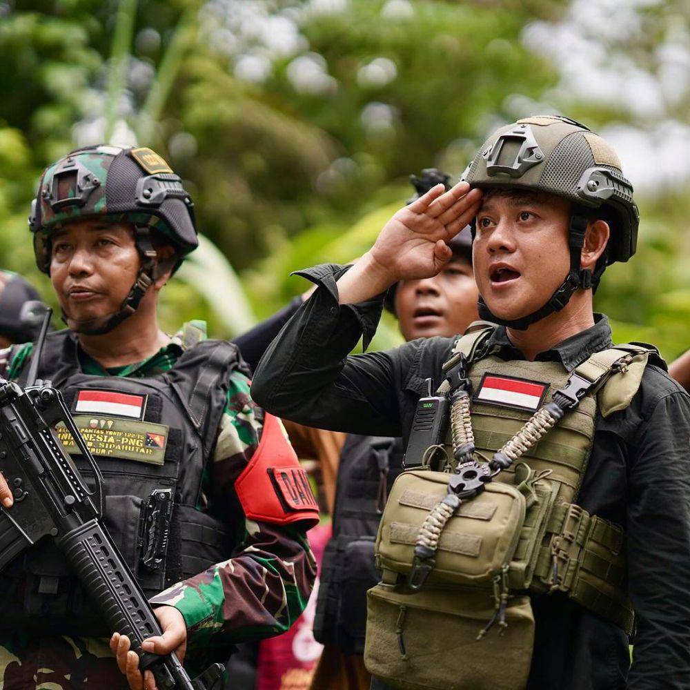 potret Bobon Santoso ikut patroli pengecekan patok batas negara RI-PNG (instagram.com/bobonsantoso)