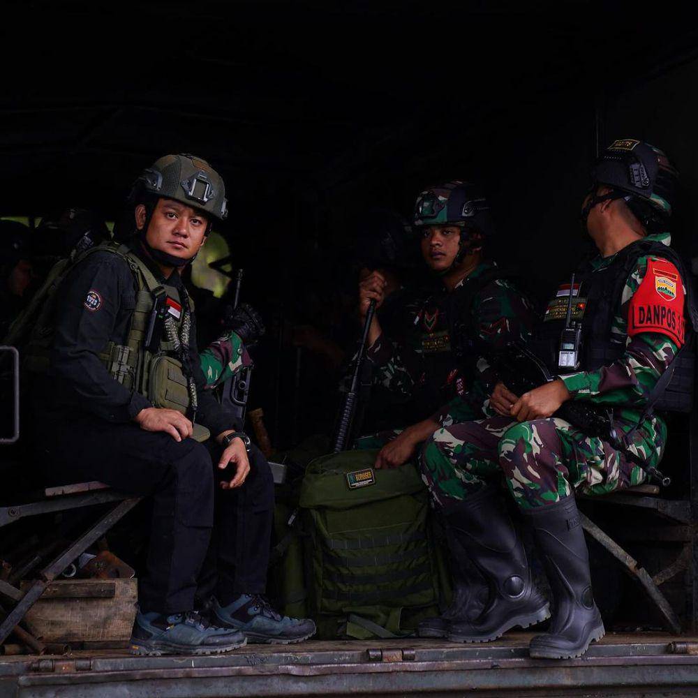 potret Bobon Santoso ikut patroli pengecekan patok batas negara RI-PNG (instagram.com/bobonsantoso)