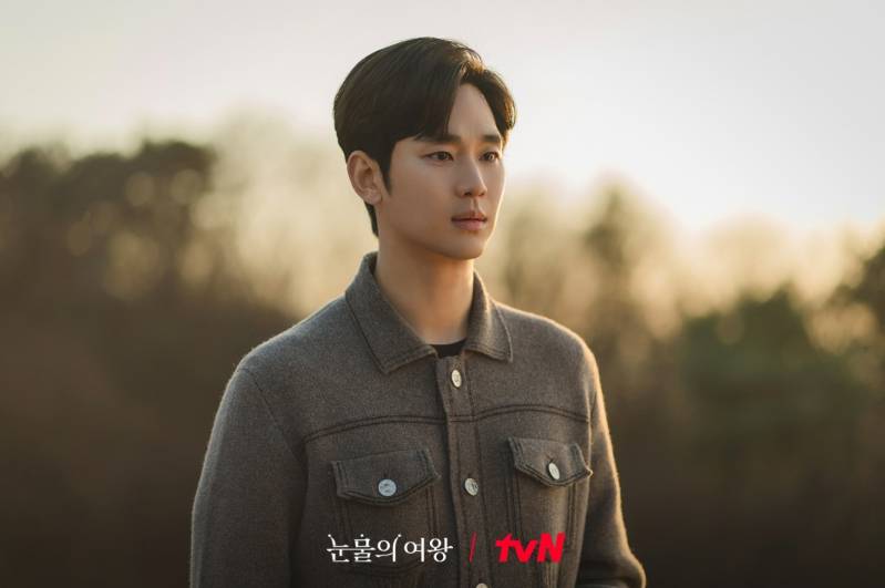 Kim Soo Hyun di drama Queen of Tears (Dok. tvN/Queen of Tears)