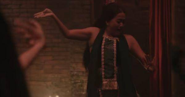 Badarawuhi menyiksa Inggri ( Dok. MD Pictures / Badarawuhi Di Desa Penari )