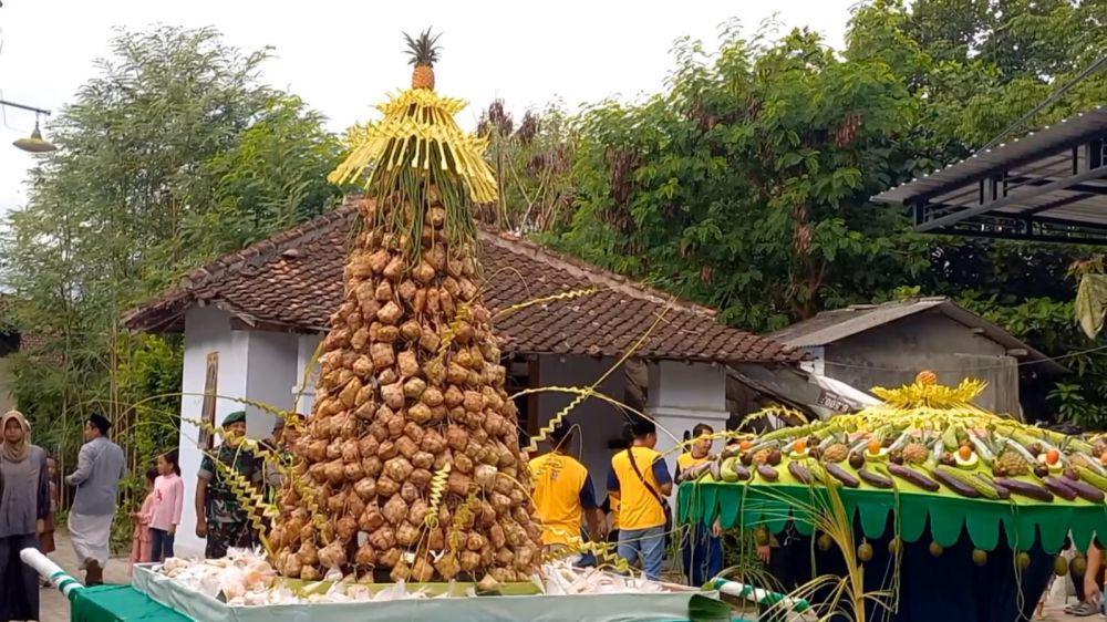 Melihat Kemeriahan Tradisi Kupatan Massal di Trenggalek