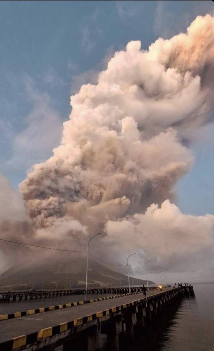 Gunung Ruang di Sulut erupsi, 828 Jiwa mengungsi/Istimewa