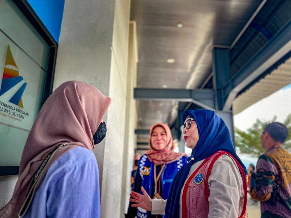 Kereta api Makassar -Parepare/Istimewa