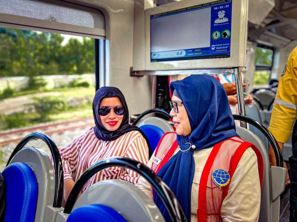 Kereta api Makassar -Parepare/Istimewa