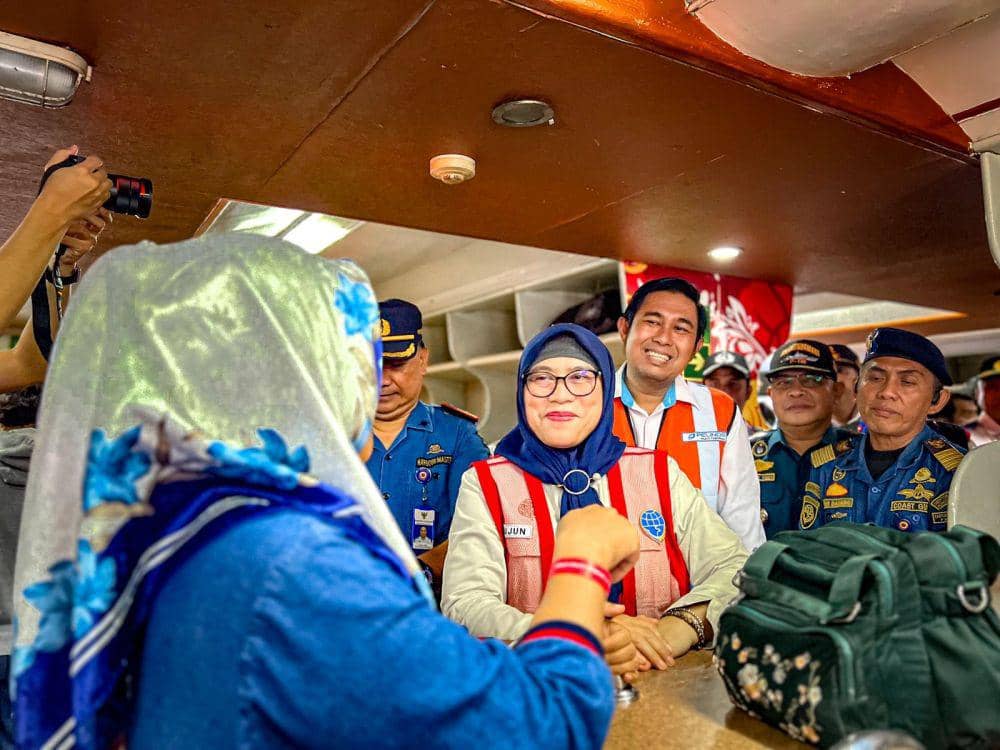 Kereta api Makassar -Parepare/Istimewa