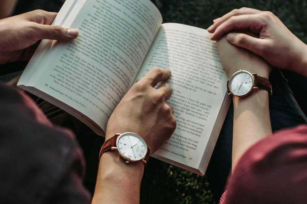 5 Ide Kencan Seru untuk Pasangan Book Lovers, Bermanfaat dan Ekonomis