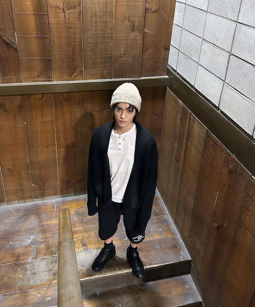 ide outfit pakai beanie hat ala Taeyong NCT (instagram.com/taeoxo_nct)