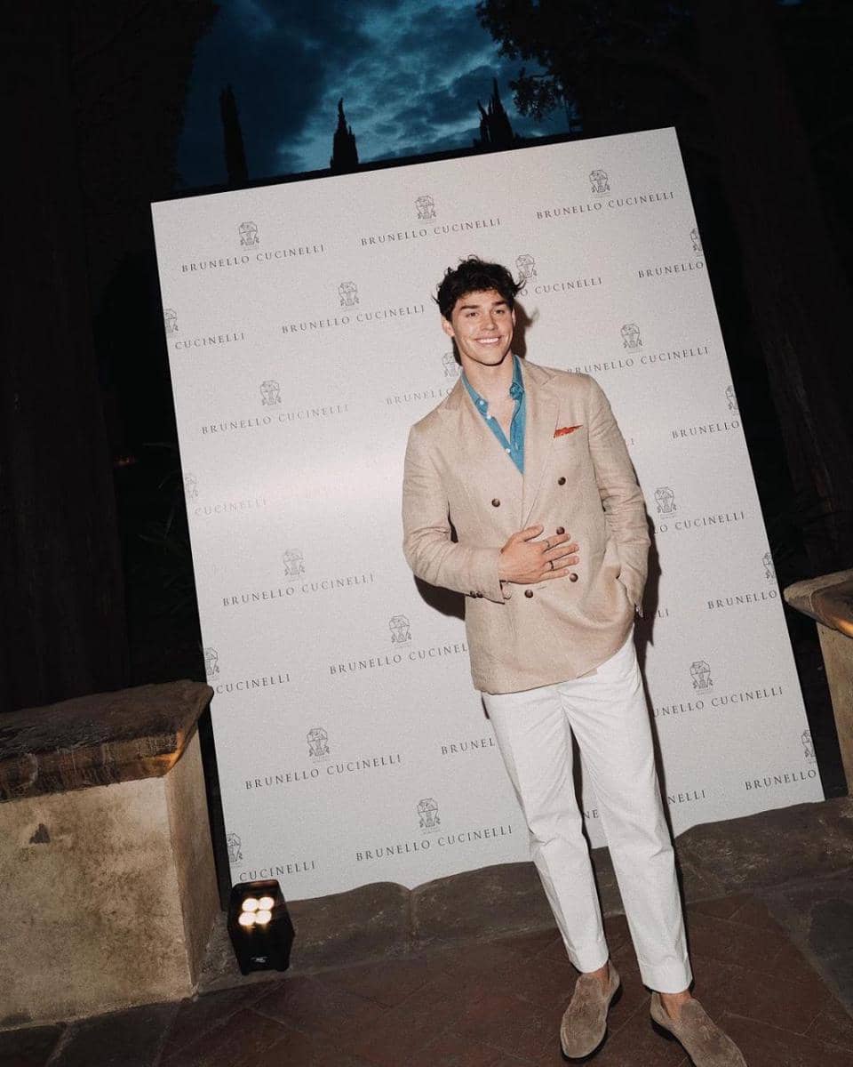 outfit smart casual ala Noah Beck (instagram.com/noahbeck)