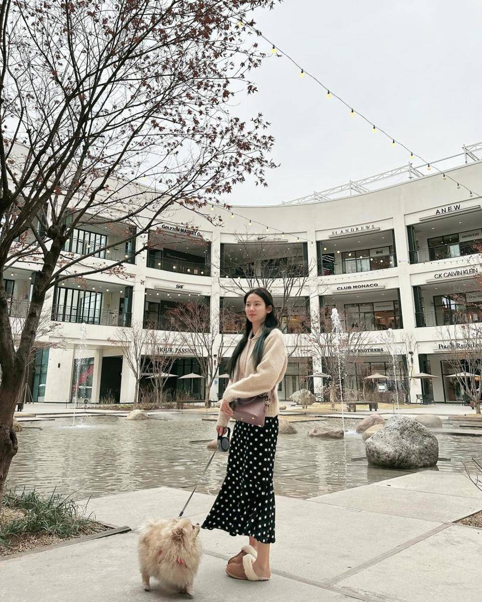 outfit cardigan (instagram.com/charmgirl_1005)