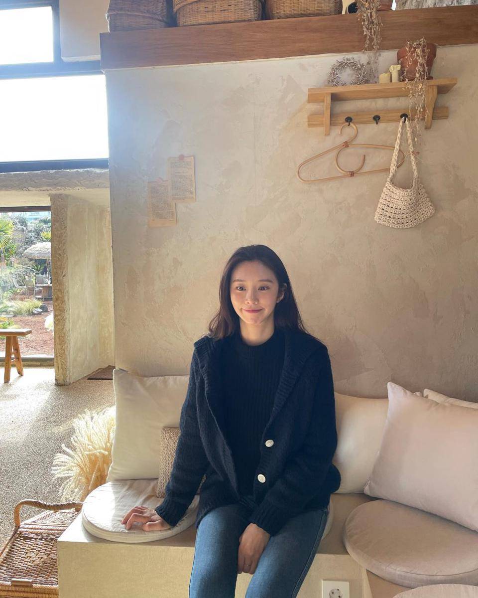 outfit cardigan (instagram.com/hellobeen)