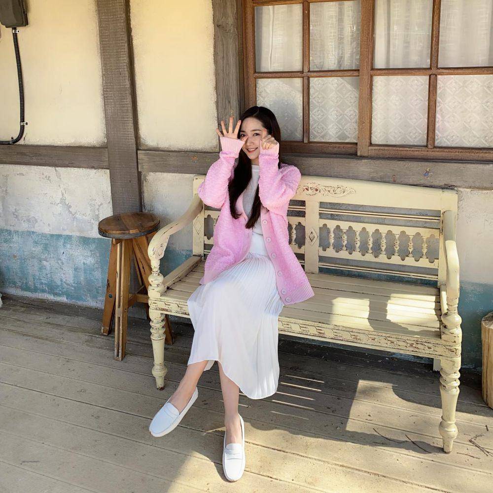 outfit cardigan (instagram.com/rachel_mypark)
