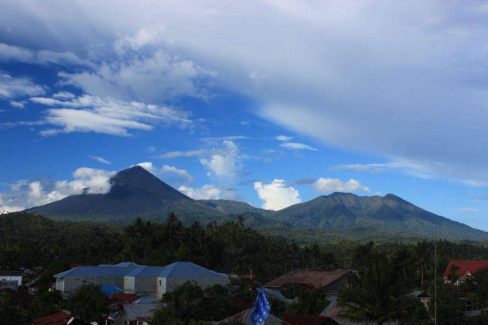 Gunung Soputan - Manimporok (commons.wikimedia.org/Enrico_Kumesan)