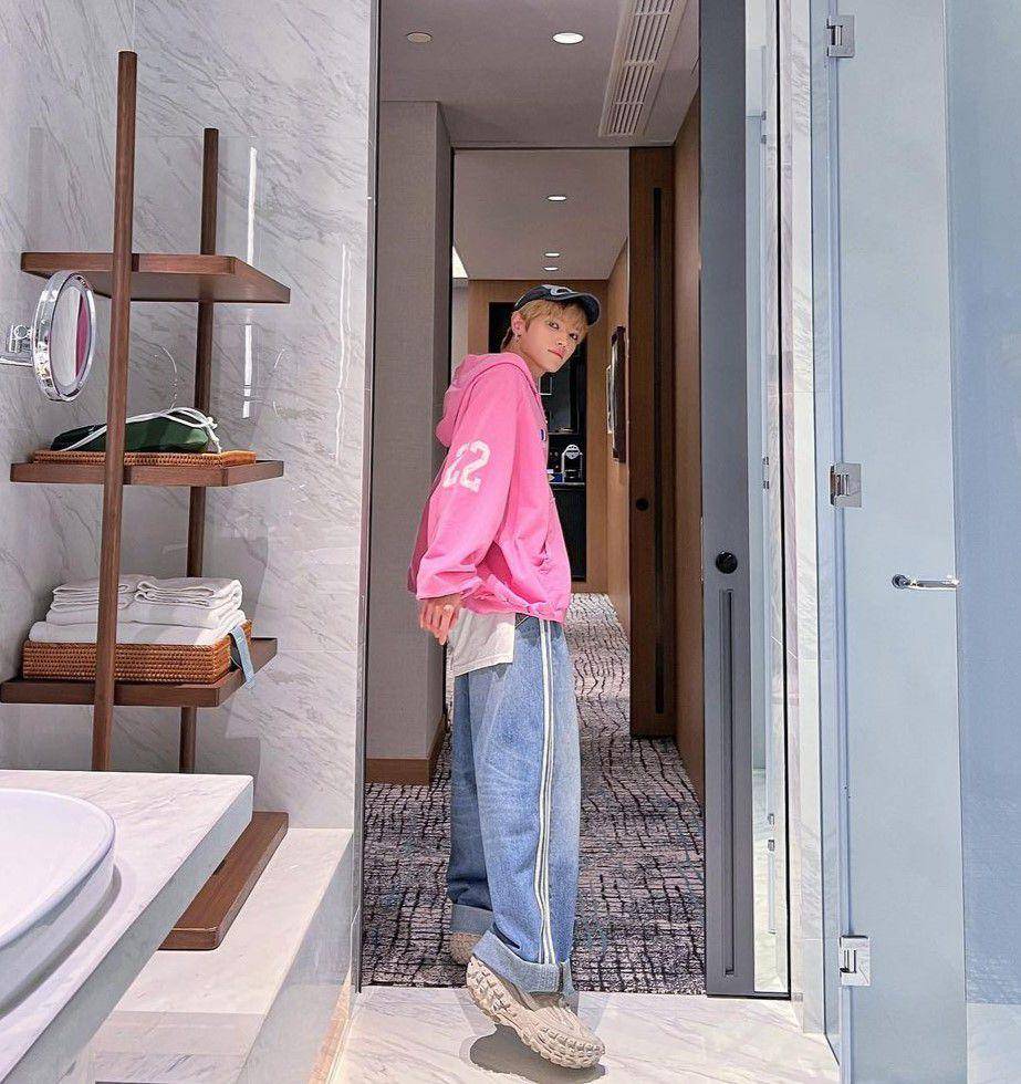 OOTD pakai baseball cap ala Taeyong NCT (instagram.com/taeoxo_nct)