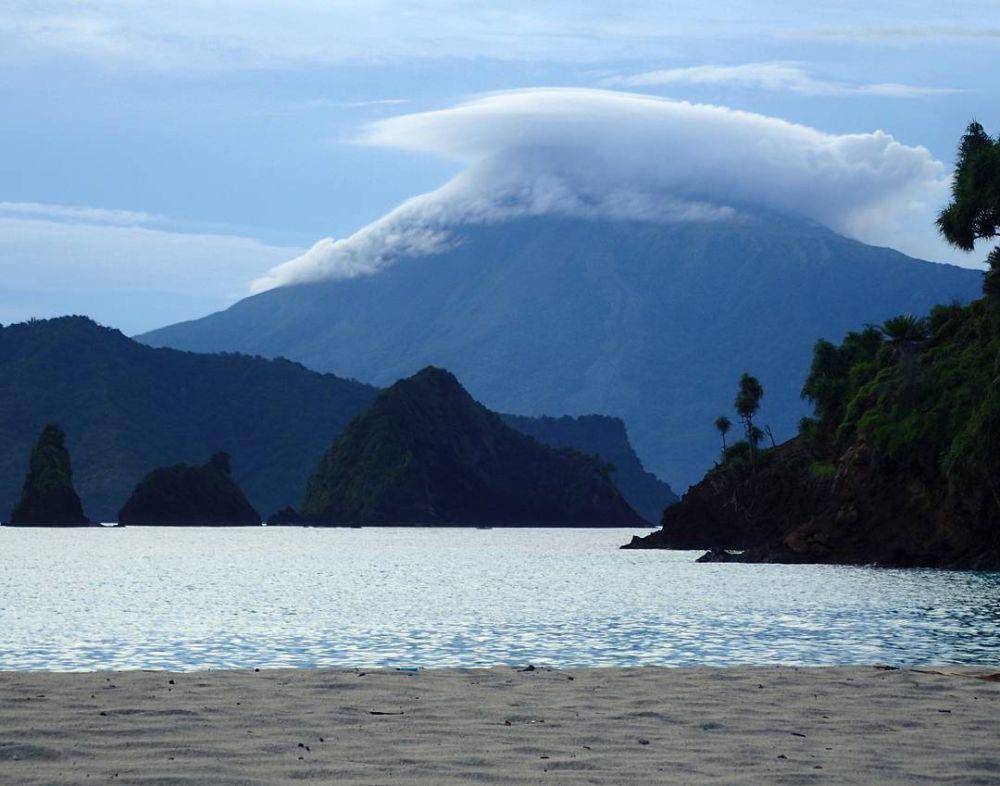 lanskap Kabupaten Kepulauan Siau Tagulandang Biaro, Sulawesi Utara. (dok. Pemerintah Kabupaten Sitaro, Sulawesi Utara)