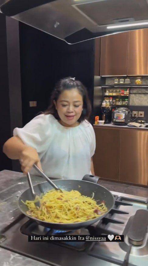 tabung gas Nisya Ahmad meledak (Instagram.com/nissyaa)