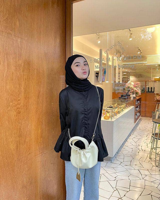 Tania Dewi (instagram.com/taniaaa.dn)