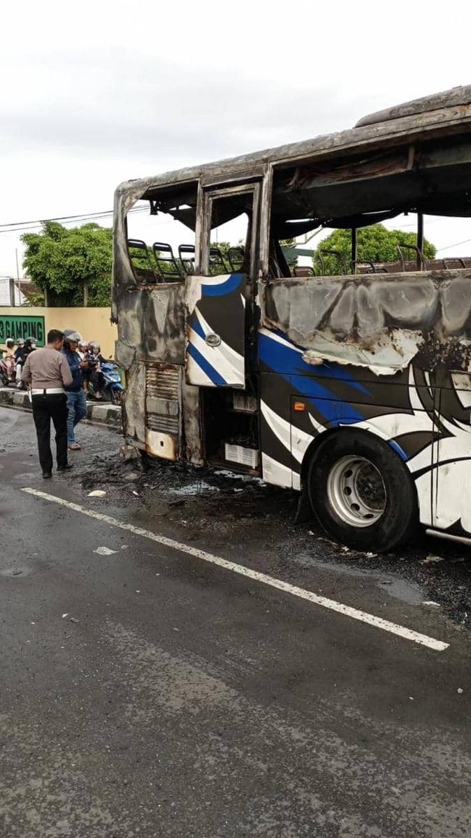 Bus PO Haryanto terbakar di Sleman. (Dok. Istimewa)