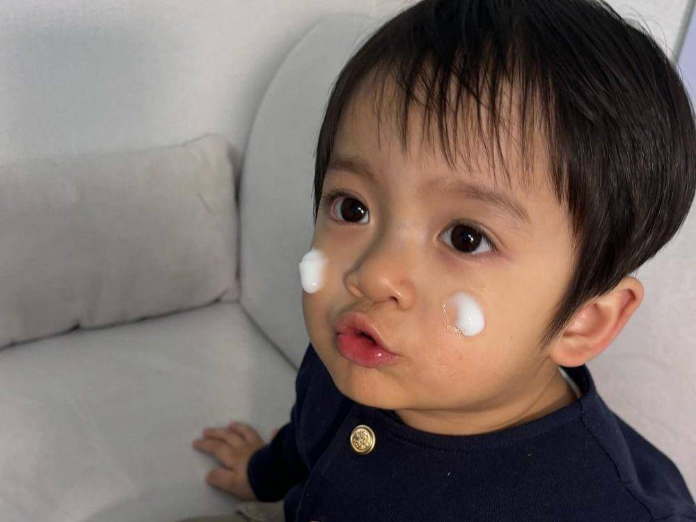 potret gaya duck face Gu Si-woo saat difoto (instagram.com/good.see.u)