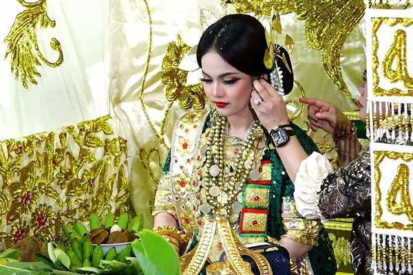 7 Potret Prosesi Mappacci Putri D'Academy Jelang Menikah, Khidmat!