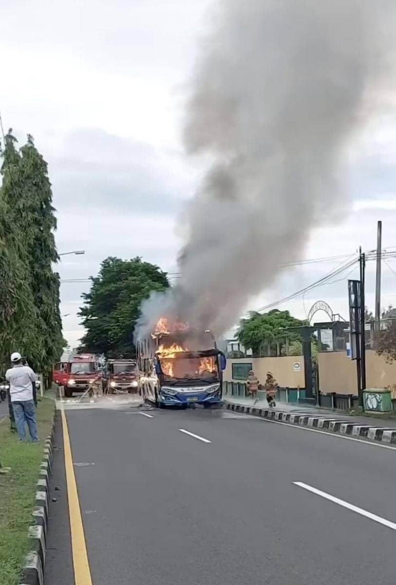 Bus PO Haryanto Jogja-Pati Terbakar di Sleman, 10 Penumpang Selamat