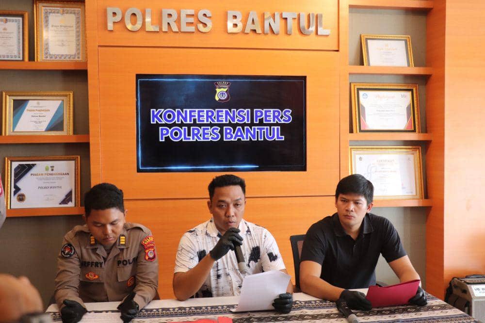 Kasat Reskrim Polres Bantul, AKP Bayu Sila Pambudi (tengah). (Dok. Polres Bantul)