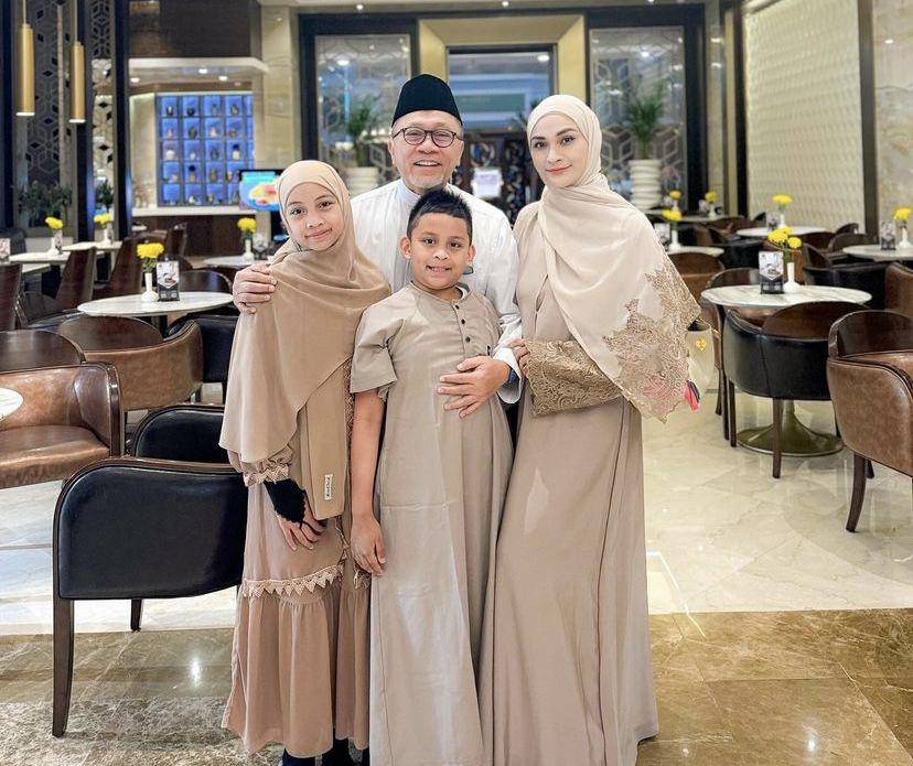 potret Putri Zulhas umrah bareng ayah dan kedua anaknya (Instagram.com/putri_zulhas)