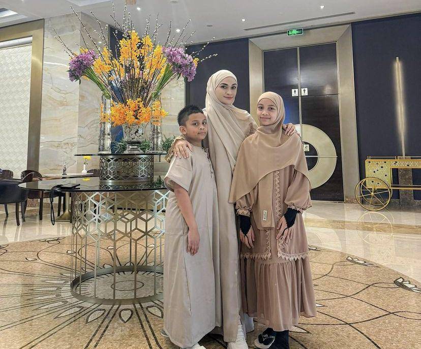 potret Putri Zulhas umrah bareng ayah dan kedua anaknya (Instagram.com/putri_zulhas)