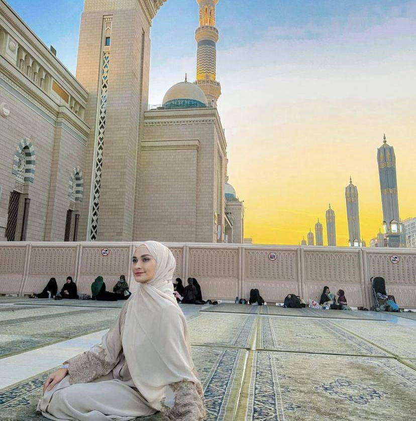 potret Putri Zulhas umrah bareng ayah dan kedua anaknya (Instagram.com/putri_zulhas)