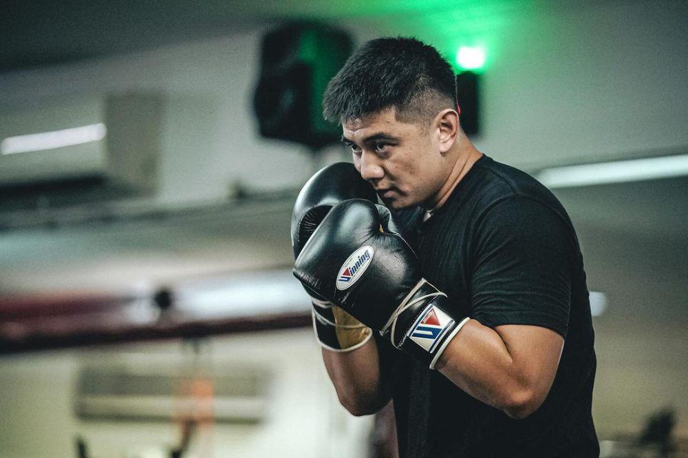 8 Potret Chef Arnold Latihan Tinju Jelang Laga HSS Melawan Codeblu