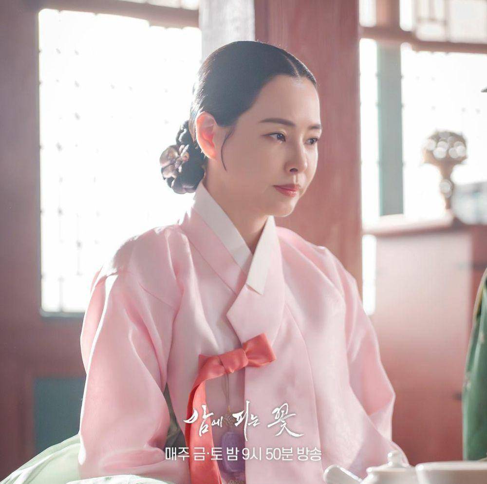 Lee Ha Nee di drama Knight Flower (instagram.com/mbcdrama_now)