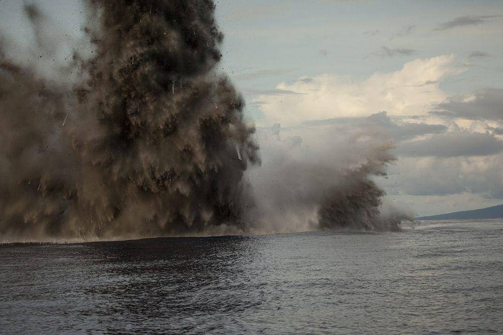 ilustrasi gunung bawah laut erupsi (commons.wikimedia.org/Alexdeciccio)
