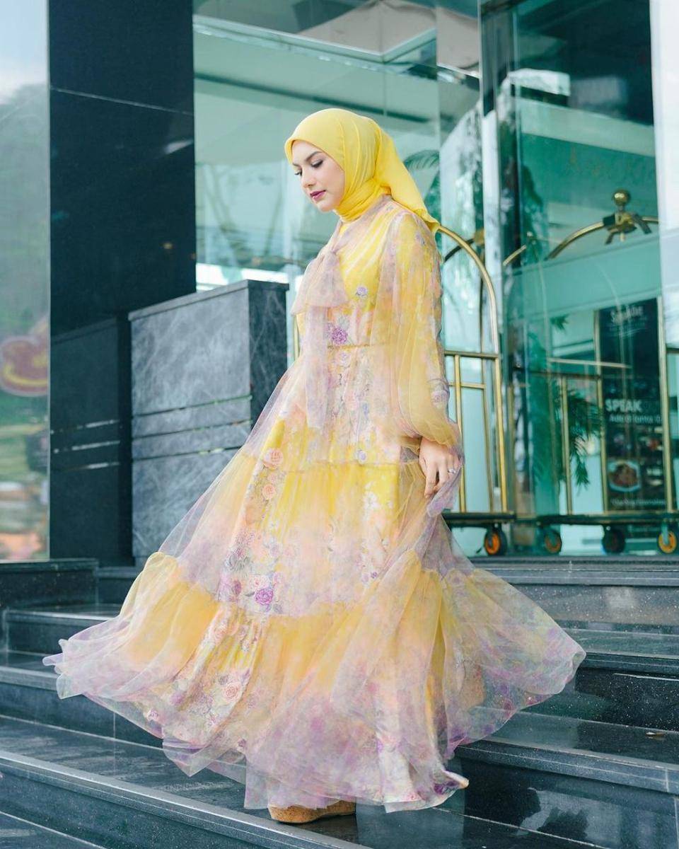 inspirasi dress ala Irish Bella (instagram.com/_irishbella_)